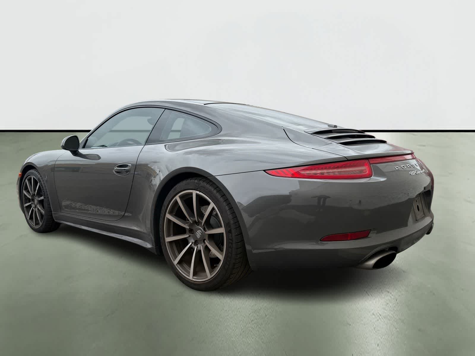 Thumbnail: 2016 Porsche 911 - 3