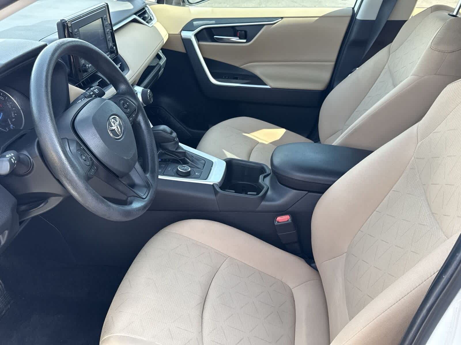 Thumbnail: 2022 Toyota RAV4 - 17
