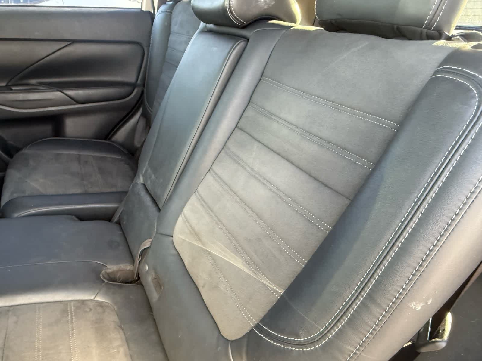Thumbnail: 2019 Mitsubishi Outlander - 8