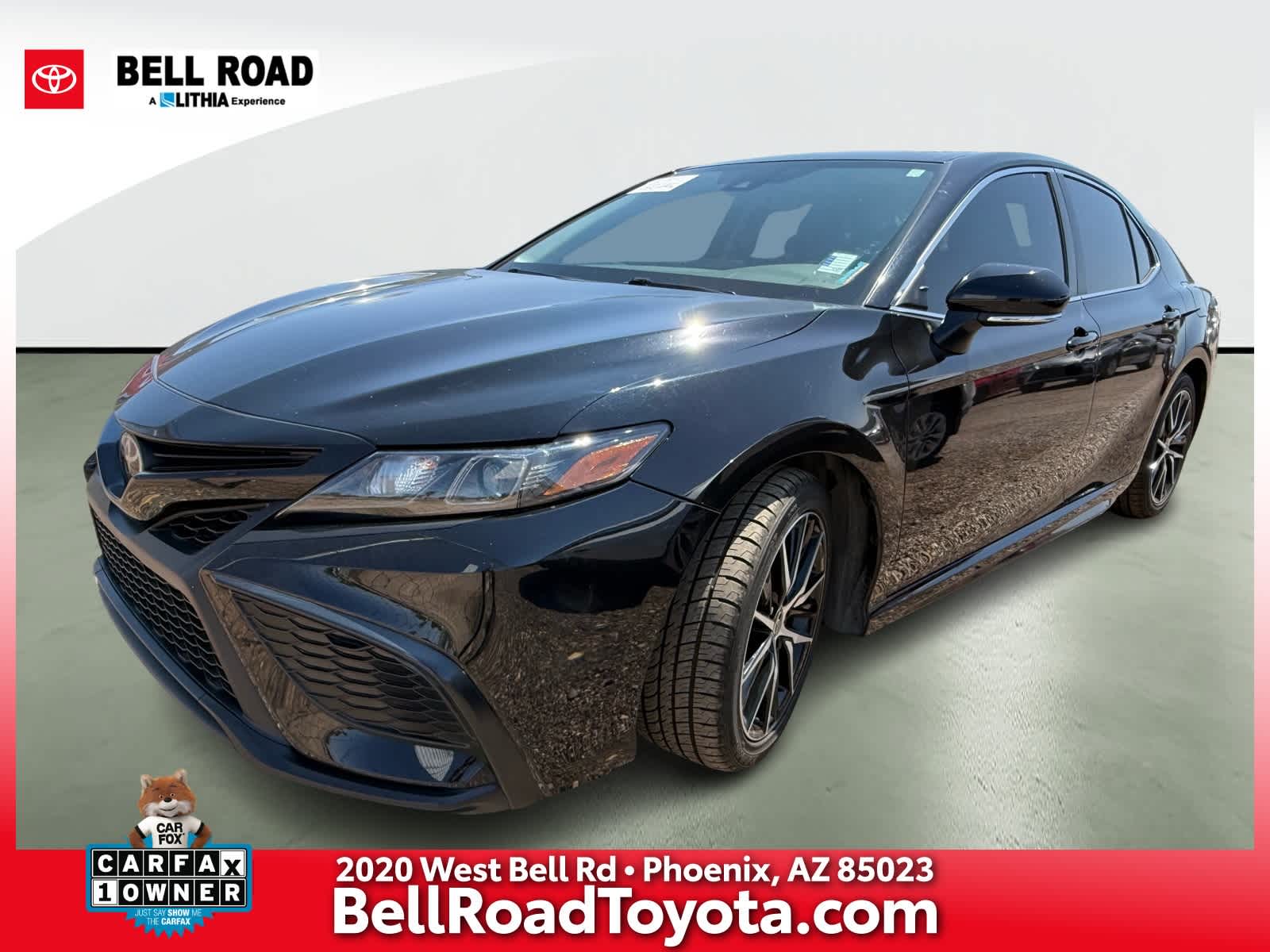 2022 Toyota Camry SE Hero Image