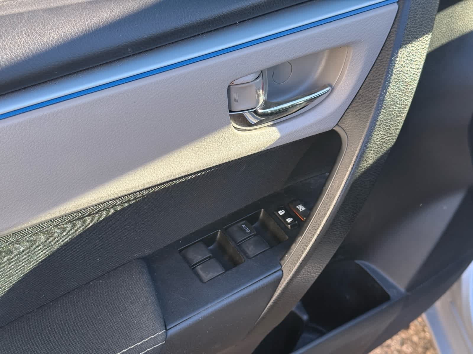 Thumbnail: 2015 Toyota Corolla - 11