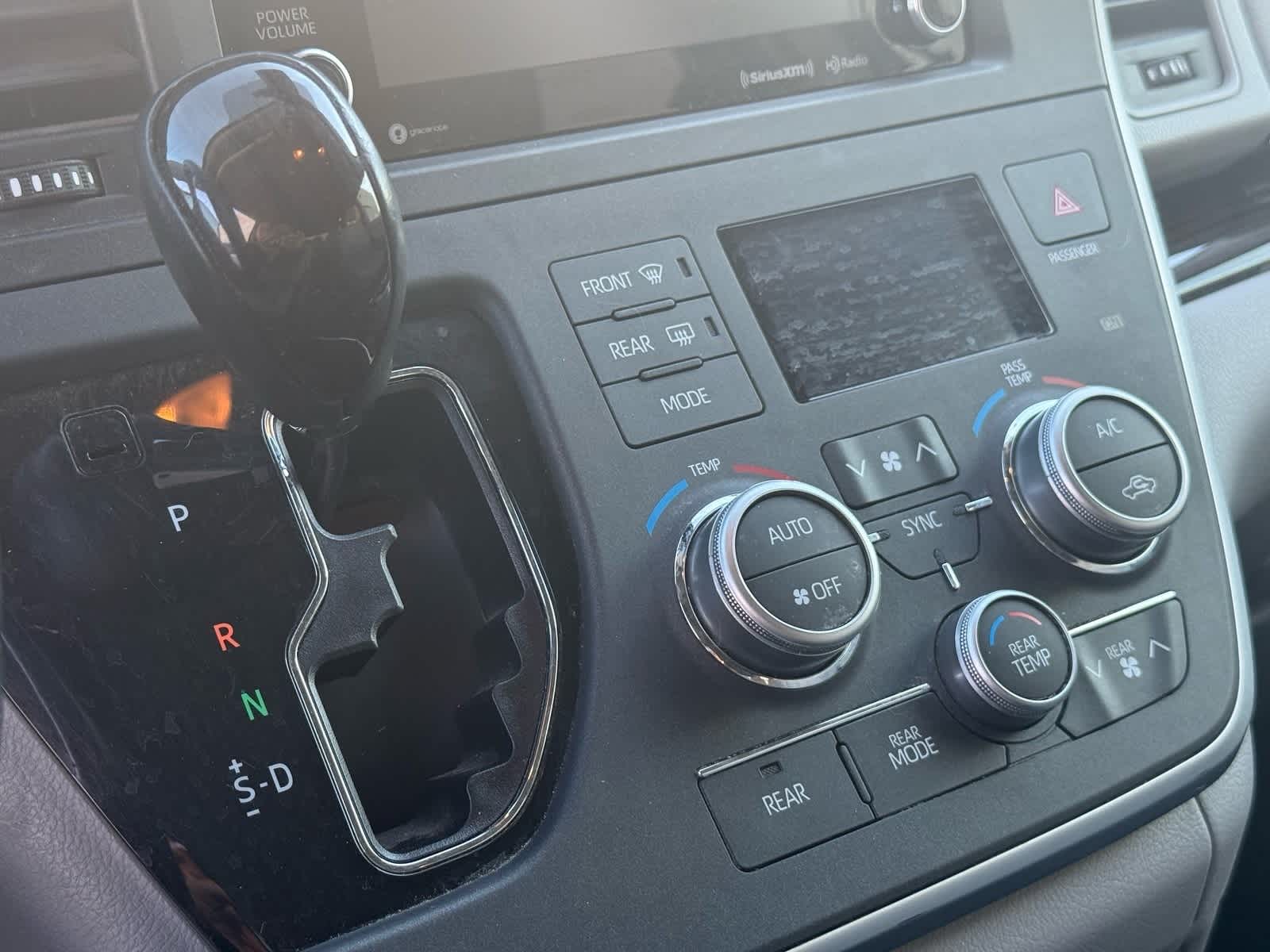 Thumbnail: 2020 Toyota Sienna - 12