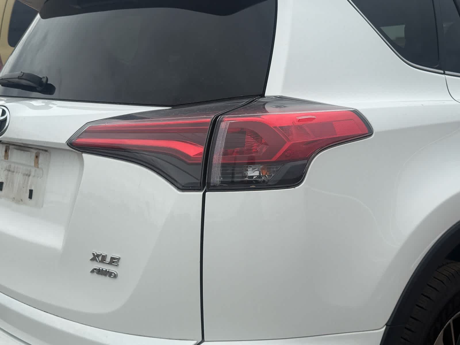 Thumbnail: 2018 Toyota RAV4 - 19