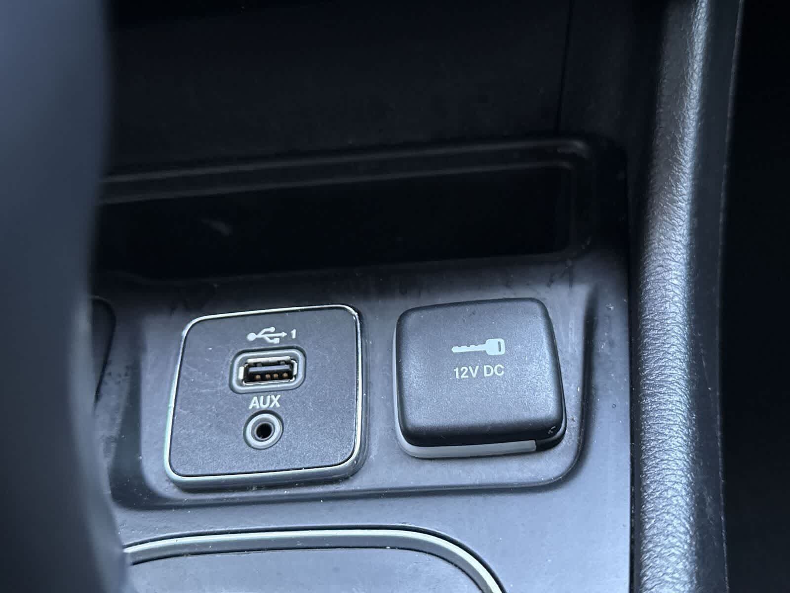 Thumbnail: 2019 Jeep Cherokee - 24