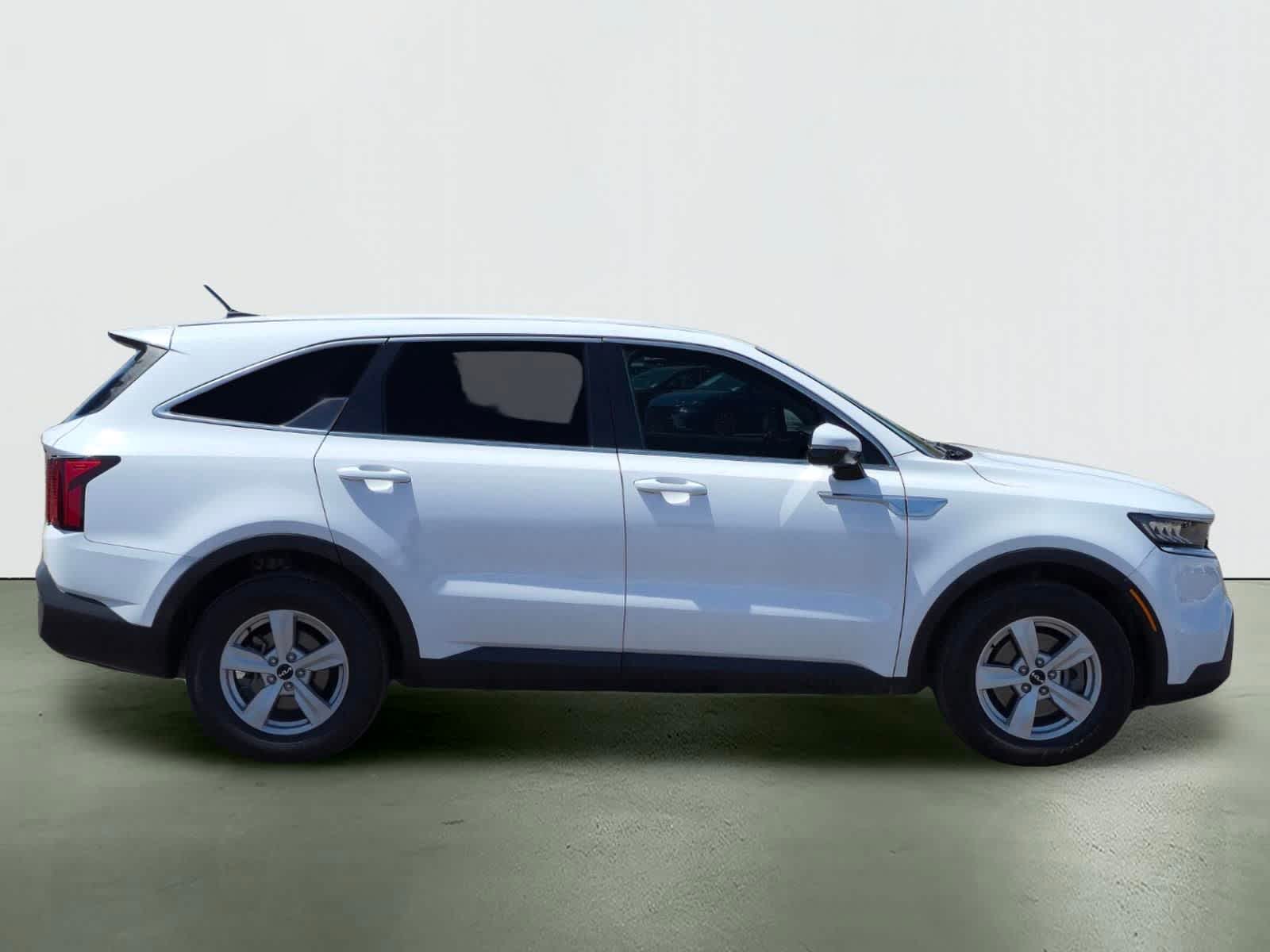 Thumbnail: 2023 Kia Sorento - 7