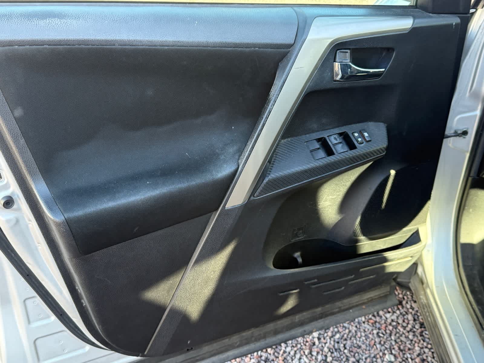 Thumbnail: 2015 Toyota RAV4 - 14