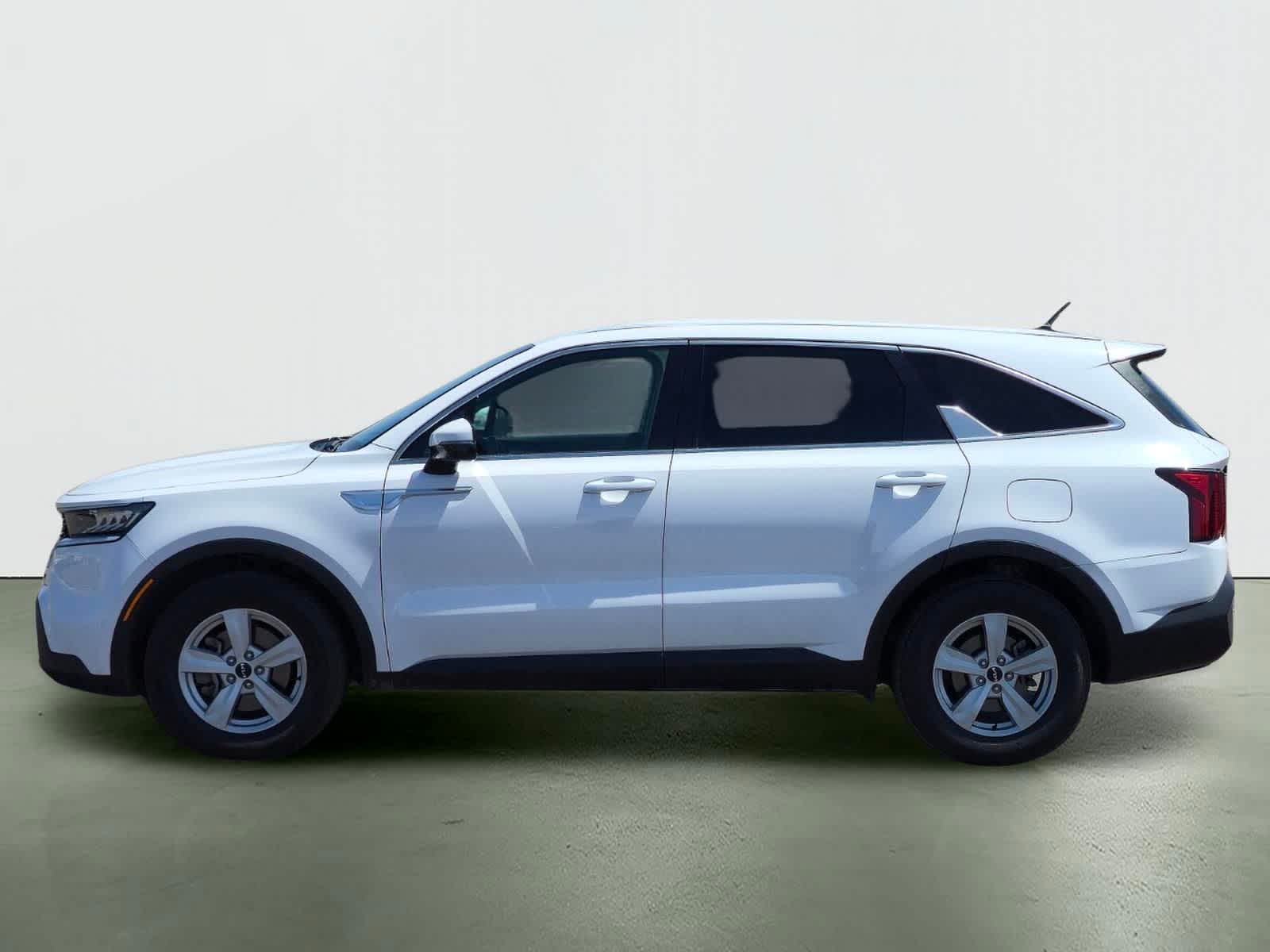 Thumbnail: 2023 Kia Sorento - 3