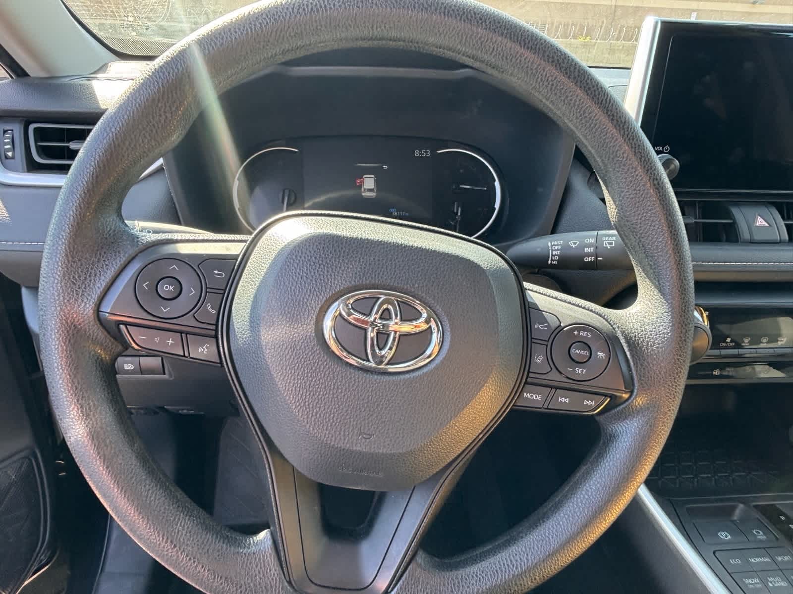 2024 Toyota RAV4 LE 8