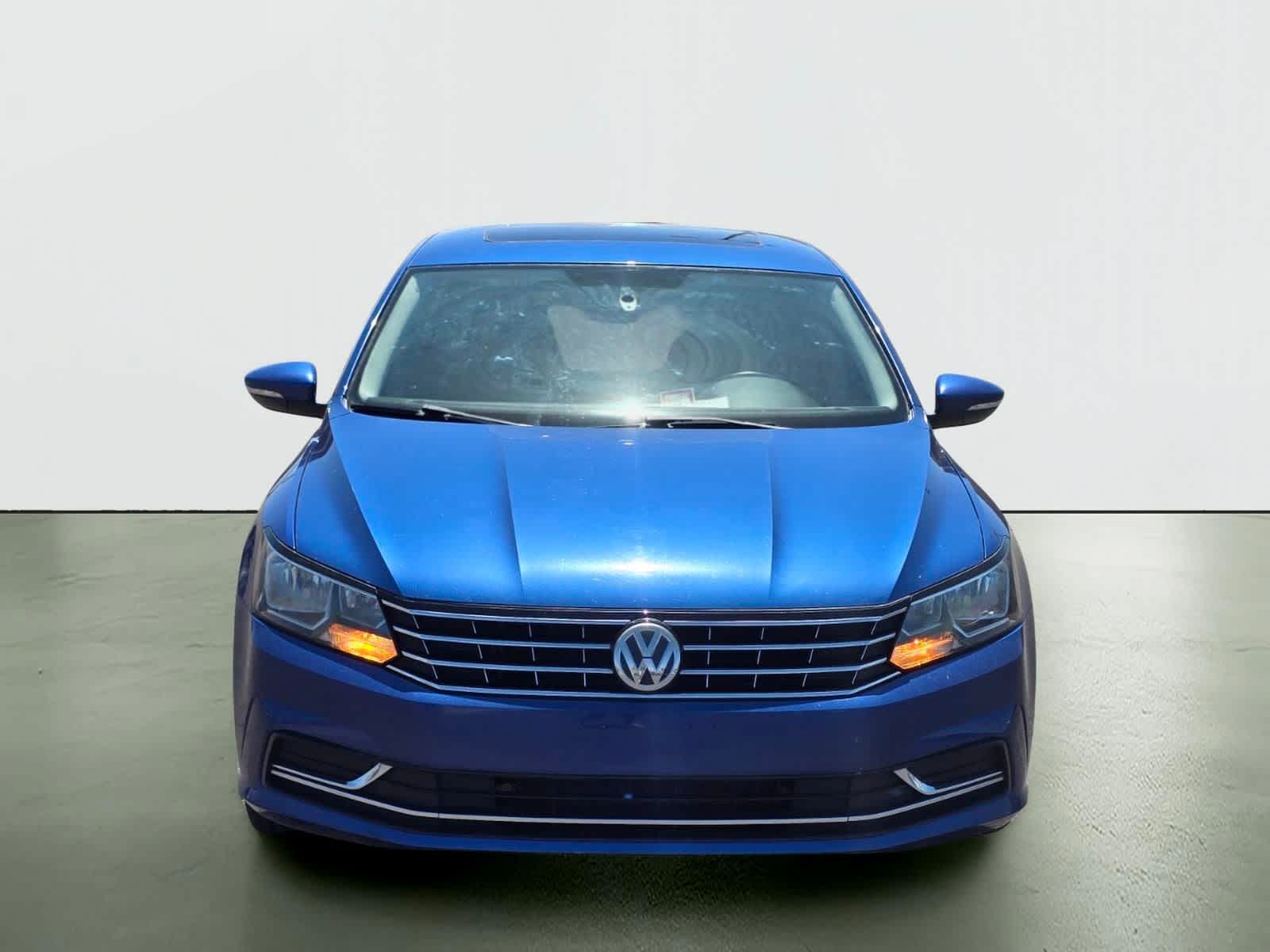 Thumbnail: 2017 Volkswagen Passat - 9