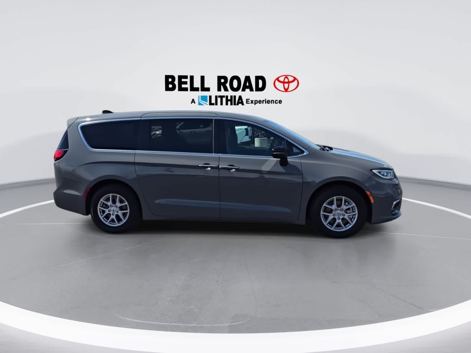 Thumbnail: 2025 Chrysler Pacifica - 9