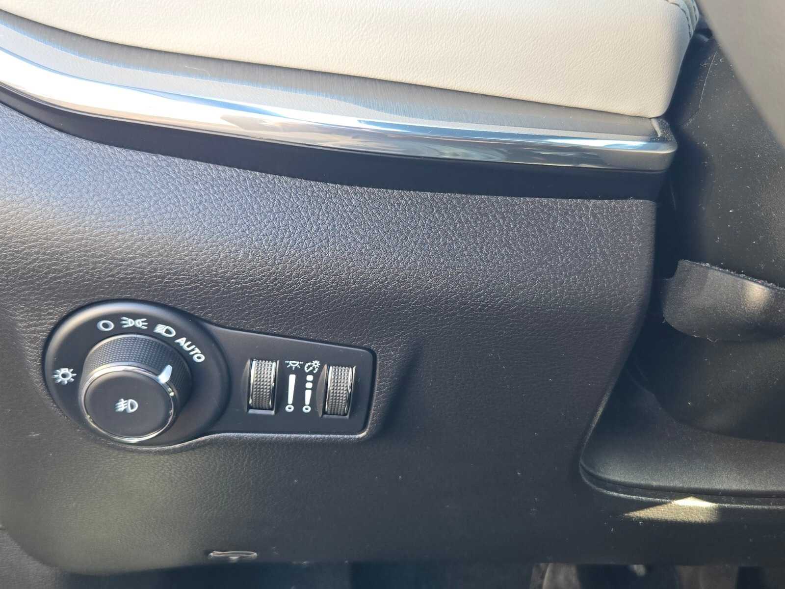 Thumbnail: 2023 Jeep Compass - 18