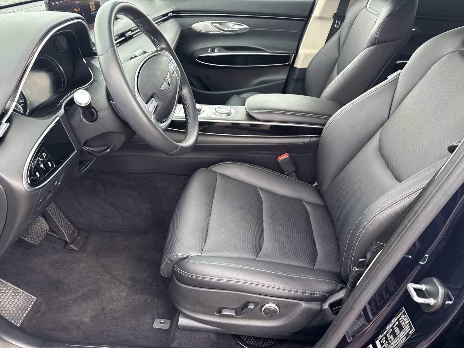 Thumbnail: 2025 Genesis GV70 - 17