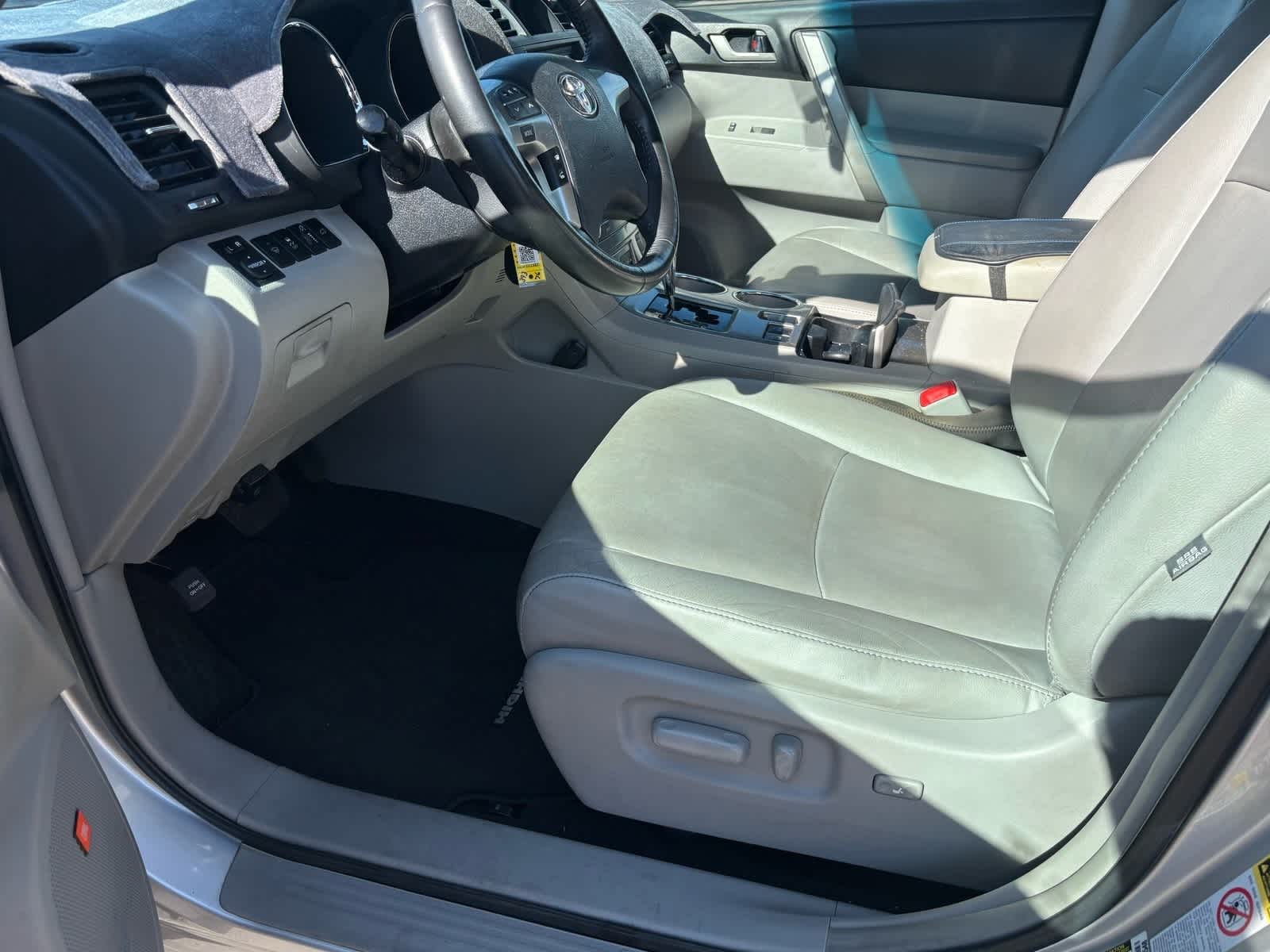 Thumbnail: 2012 Toyota Highlander - 15