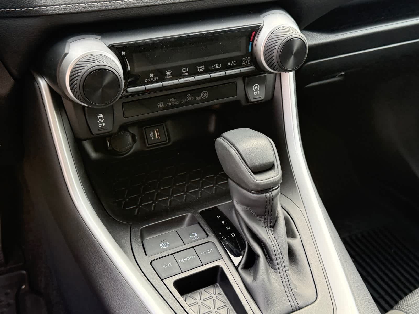 Thumbnail: 2025 Toyota RAV4 - 19