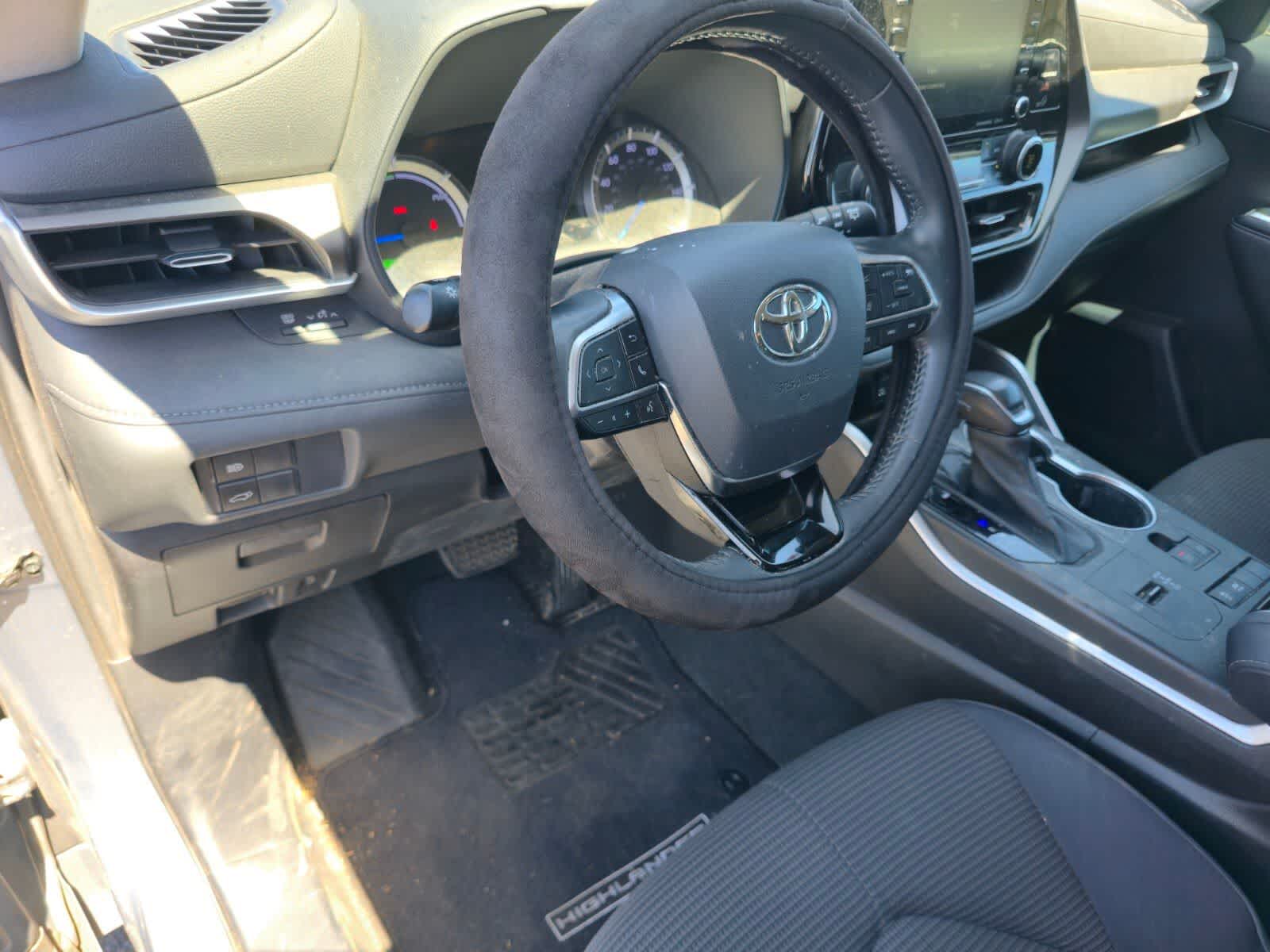 Thumbnail: 2021 Toyota Highlander - 15