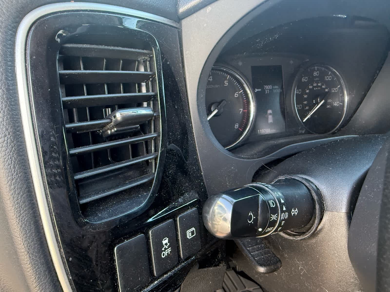 Thumbnail: 2019 Mitsubishi Outlander - 18