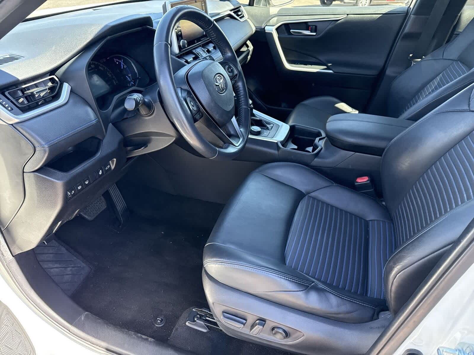 Thumbnail: 2020 Toyota RAV4 - 16