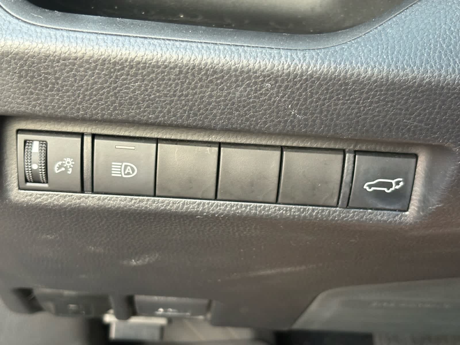 Thumbnail: 2022 Toyota RAV4 - 21