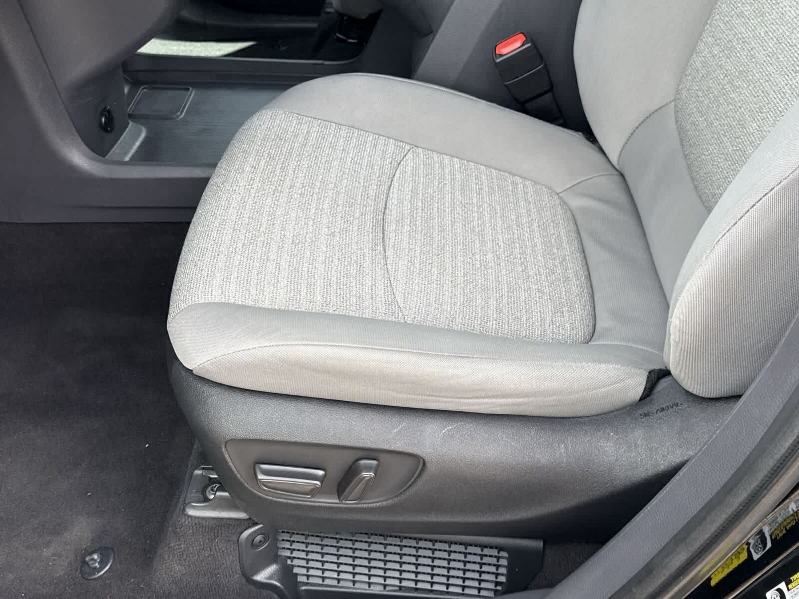 2024 Toyota Sienna LE 18