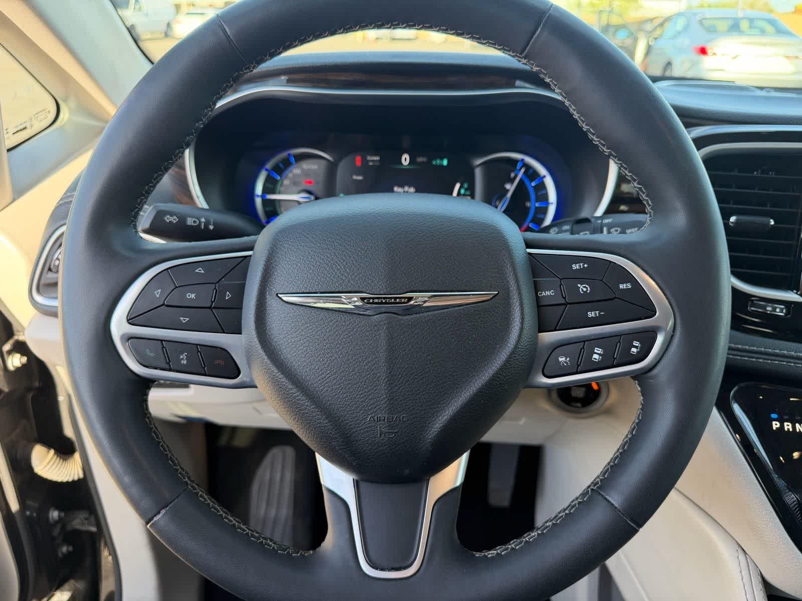 Thumbnail: 2023 Chrysler Pacifica - 13