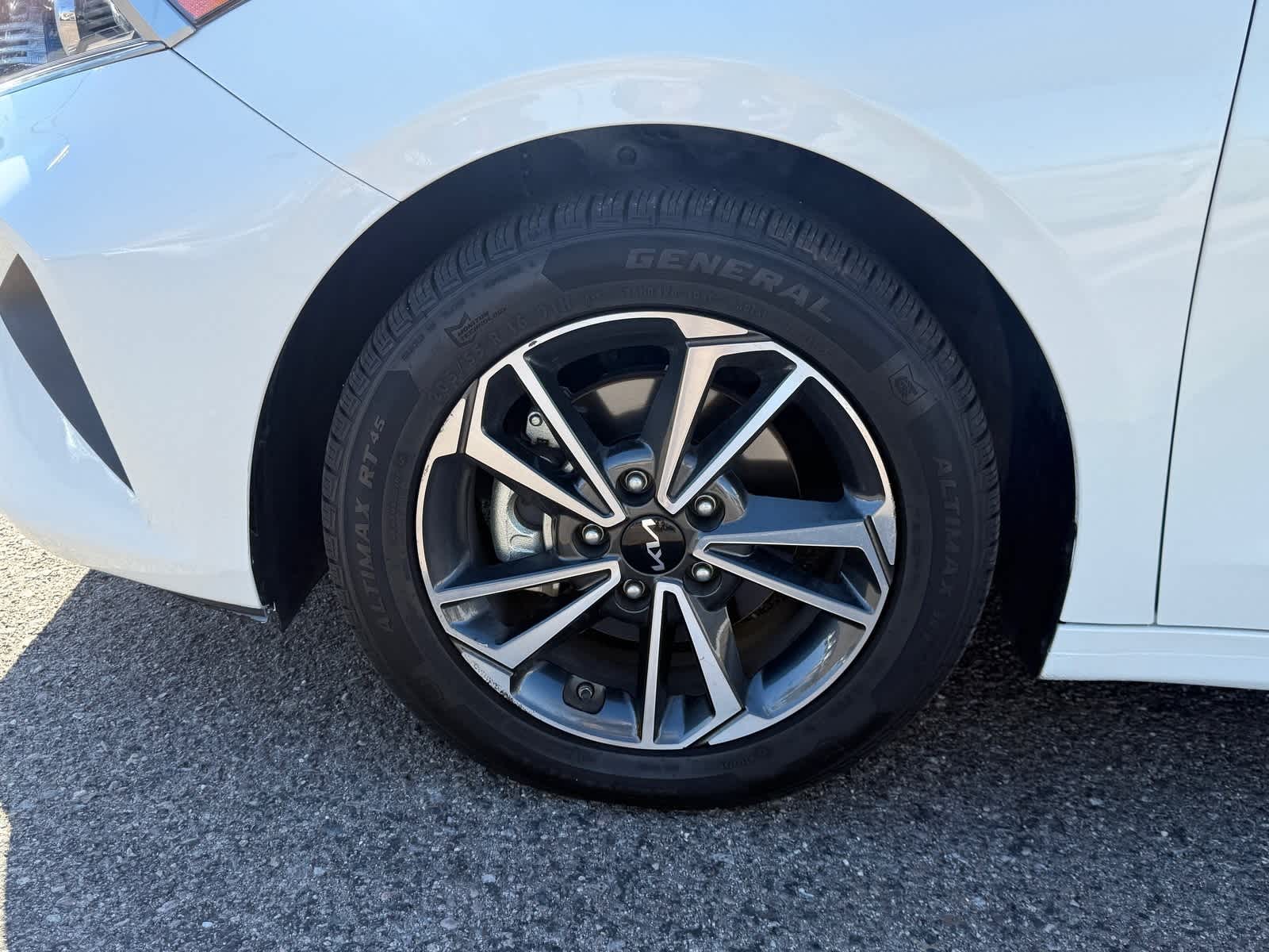Thumbnail: 2023 Kia Forte - 6