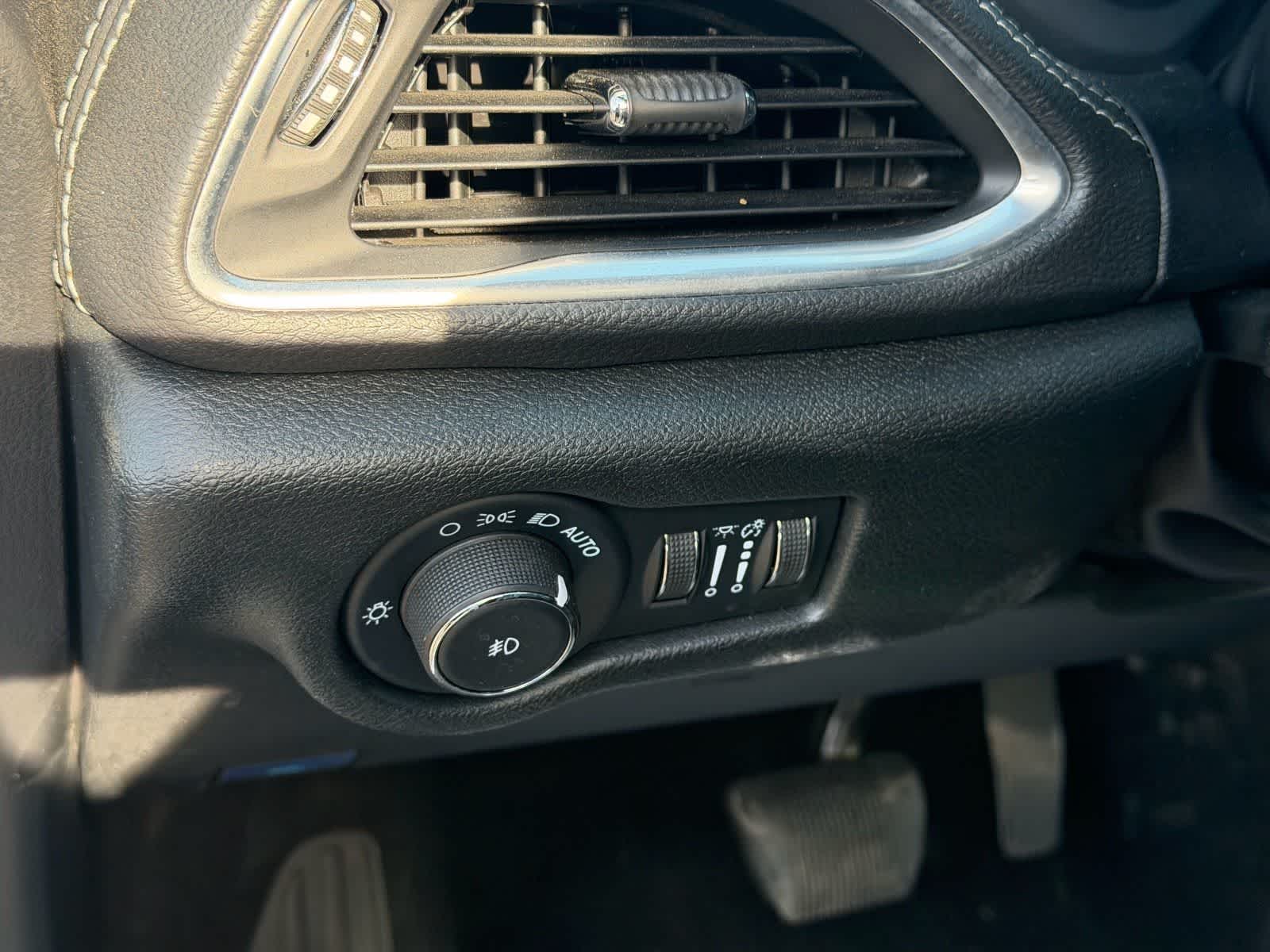 Thumbnail: 2025 Chrysler Pacifica - 16