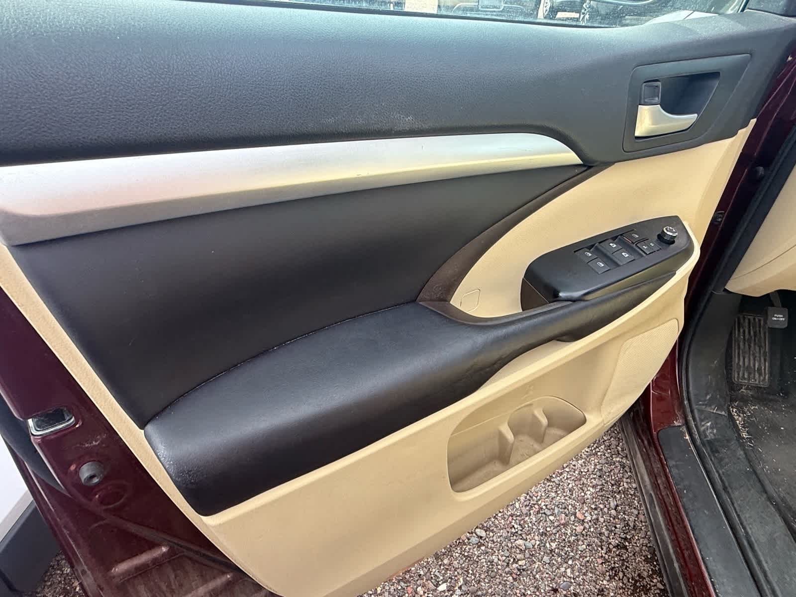 Thumbnail: 2016 Toyota Highlander - 15