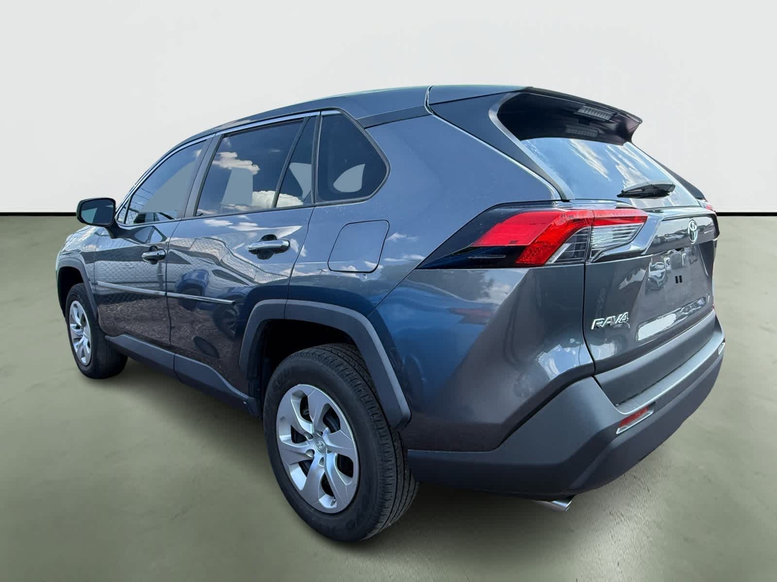 Thumbnail: 2022 Toyota RAV4 - 3