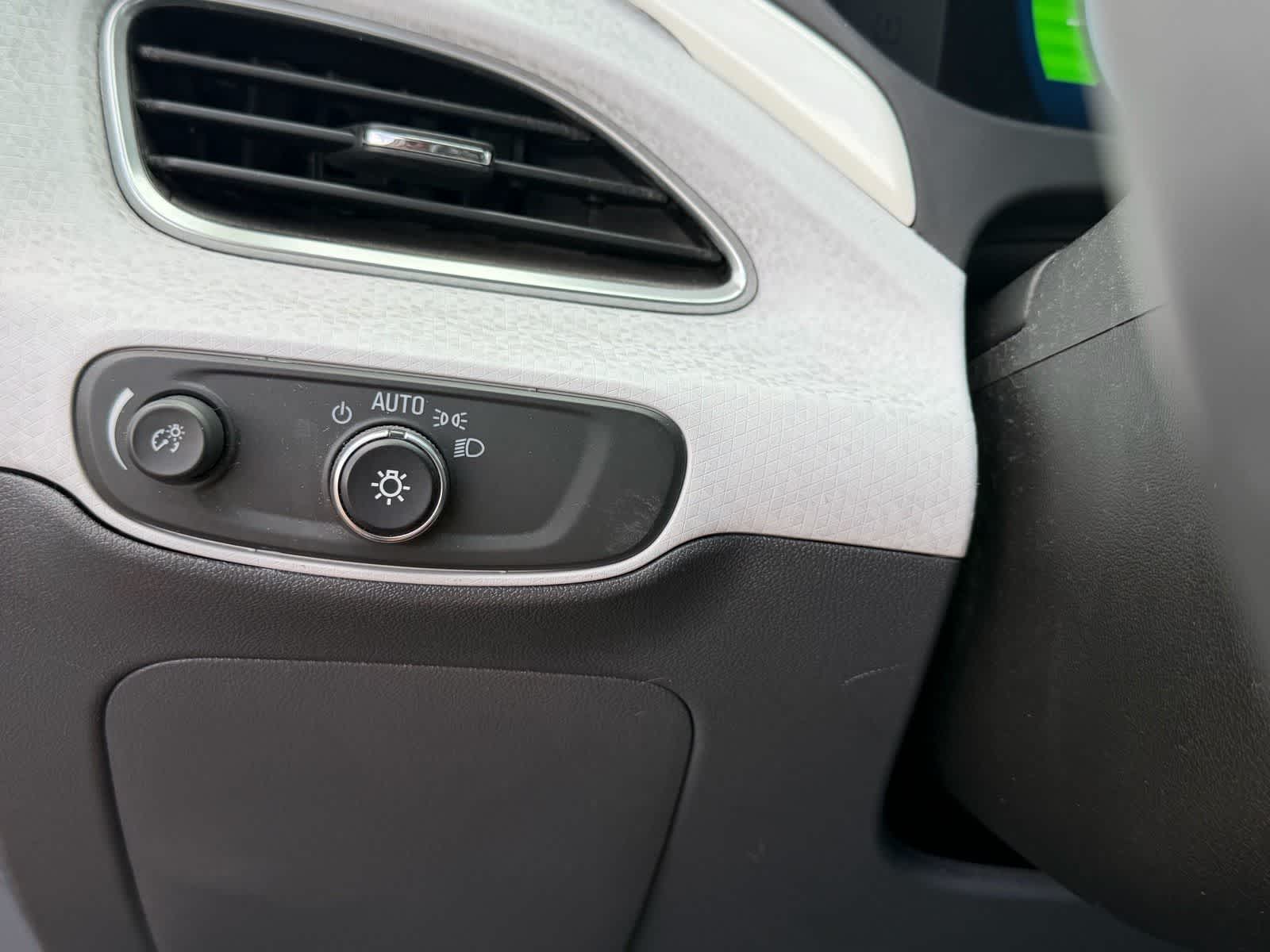 Thumbnail: 2017 Chevrolet Bolt EV - 16