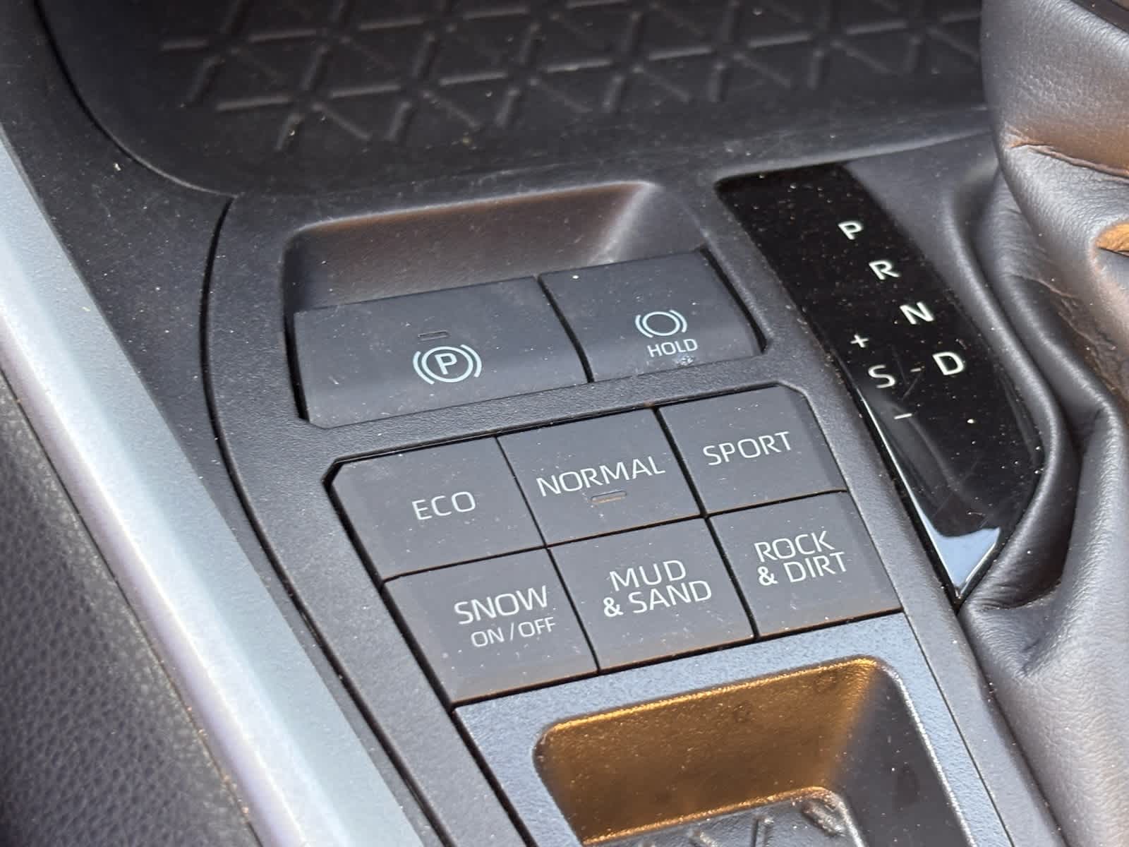 2024 Toyota RAV4 LE 12