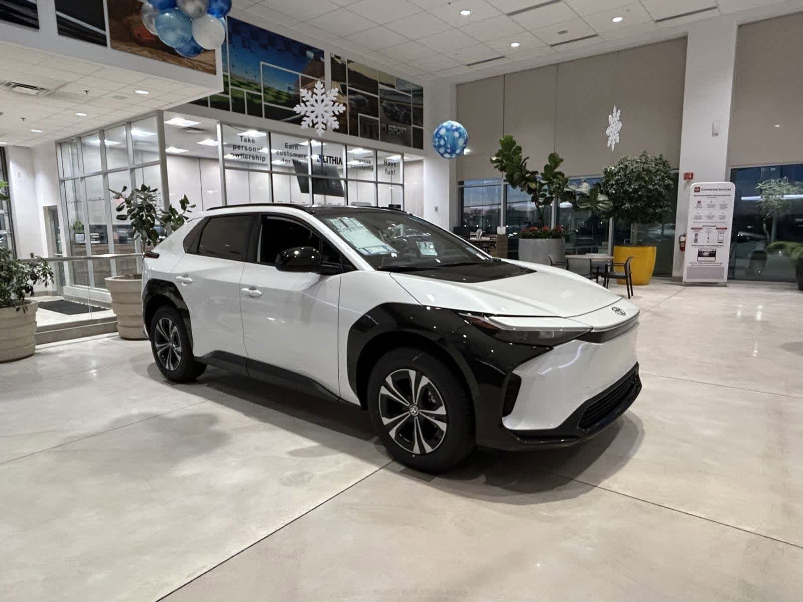 2024 Toyota bZ4X XLE 8