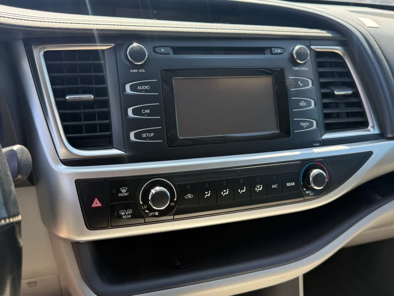 Thumbnail: 2016 Toyota Highlander - 17