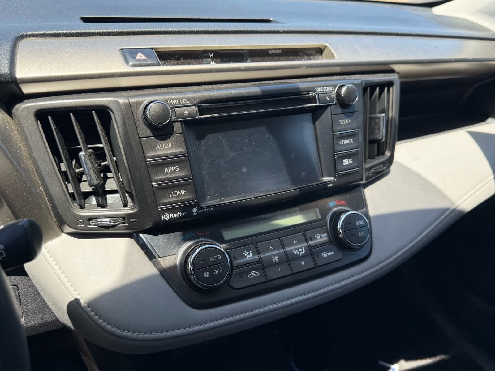 Thumbnail: 2015 Toyota RAV4 - 17