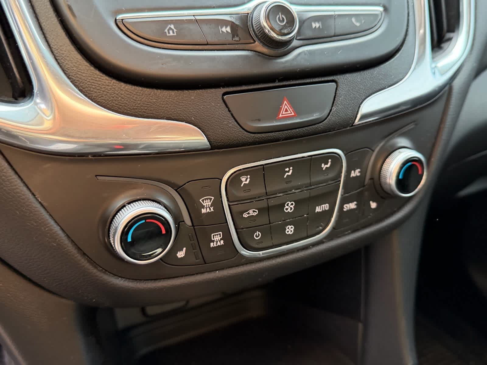 Thumbnail: 2018 Chevrolet Equinox - 9