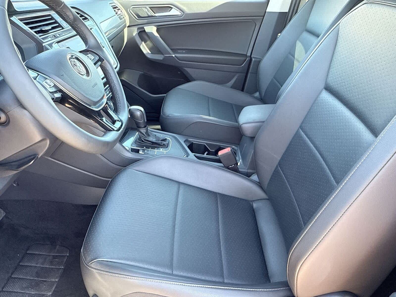 Thumbnail: 2020 Volkswagen Tiguan - 17