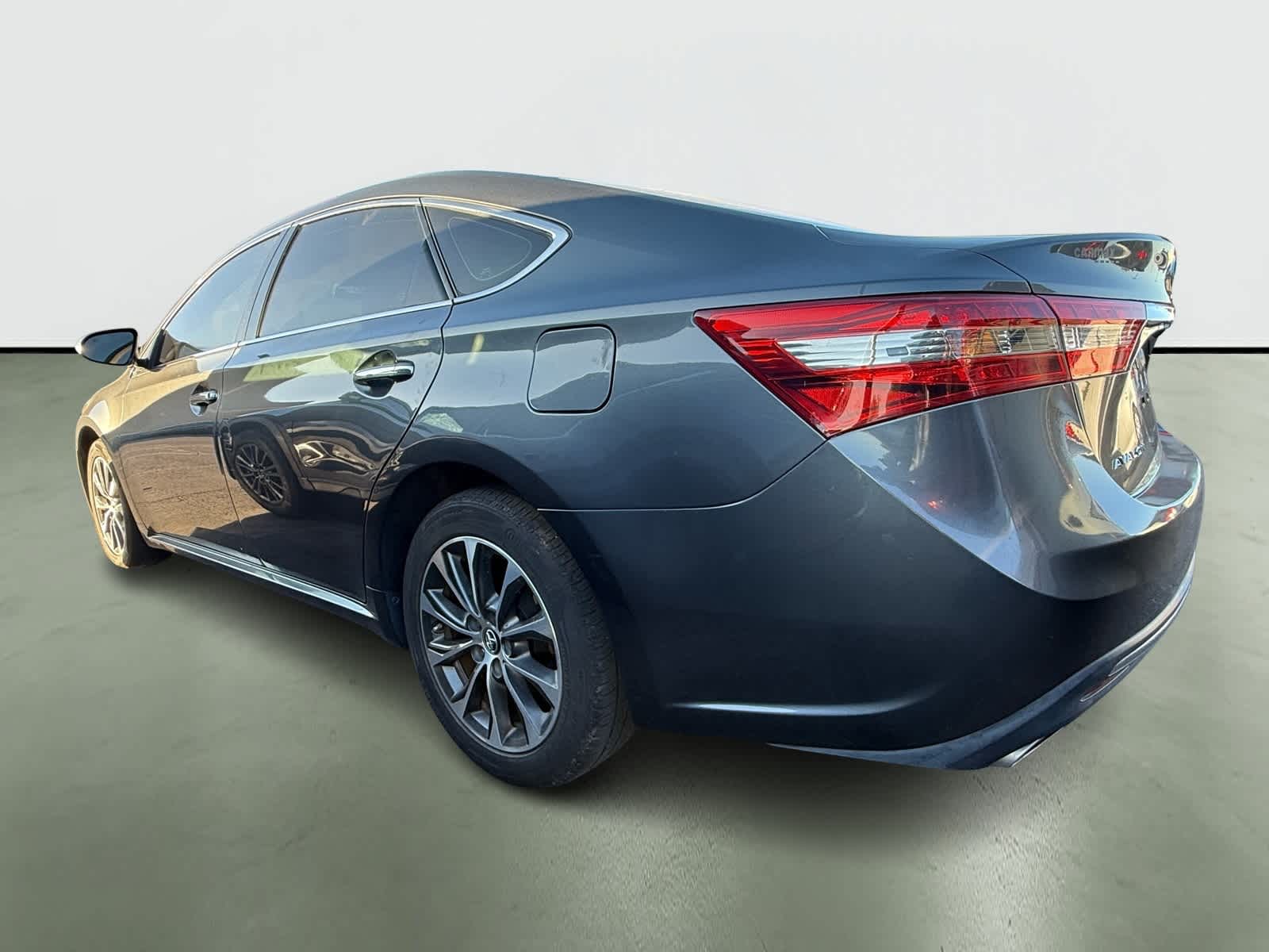 Thumbnail: 2018 Toyota Avalon - 3