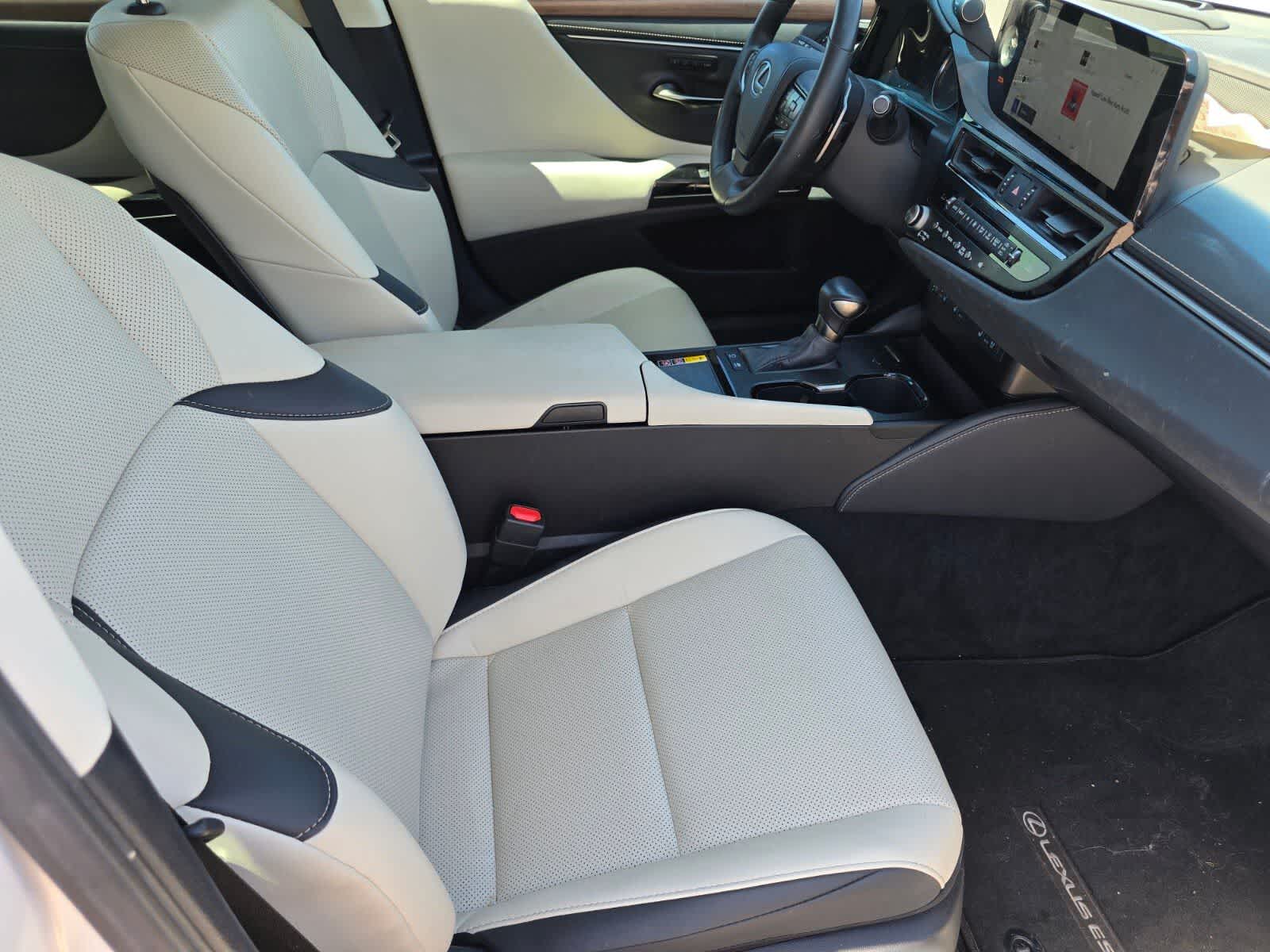 Thumbnail: 2025 Lexus ES - 12