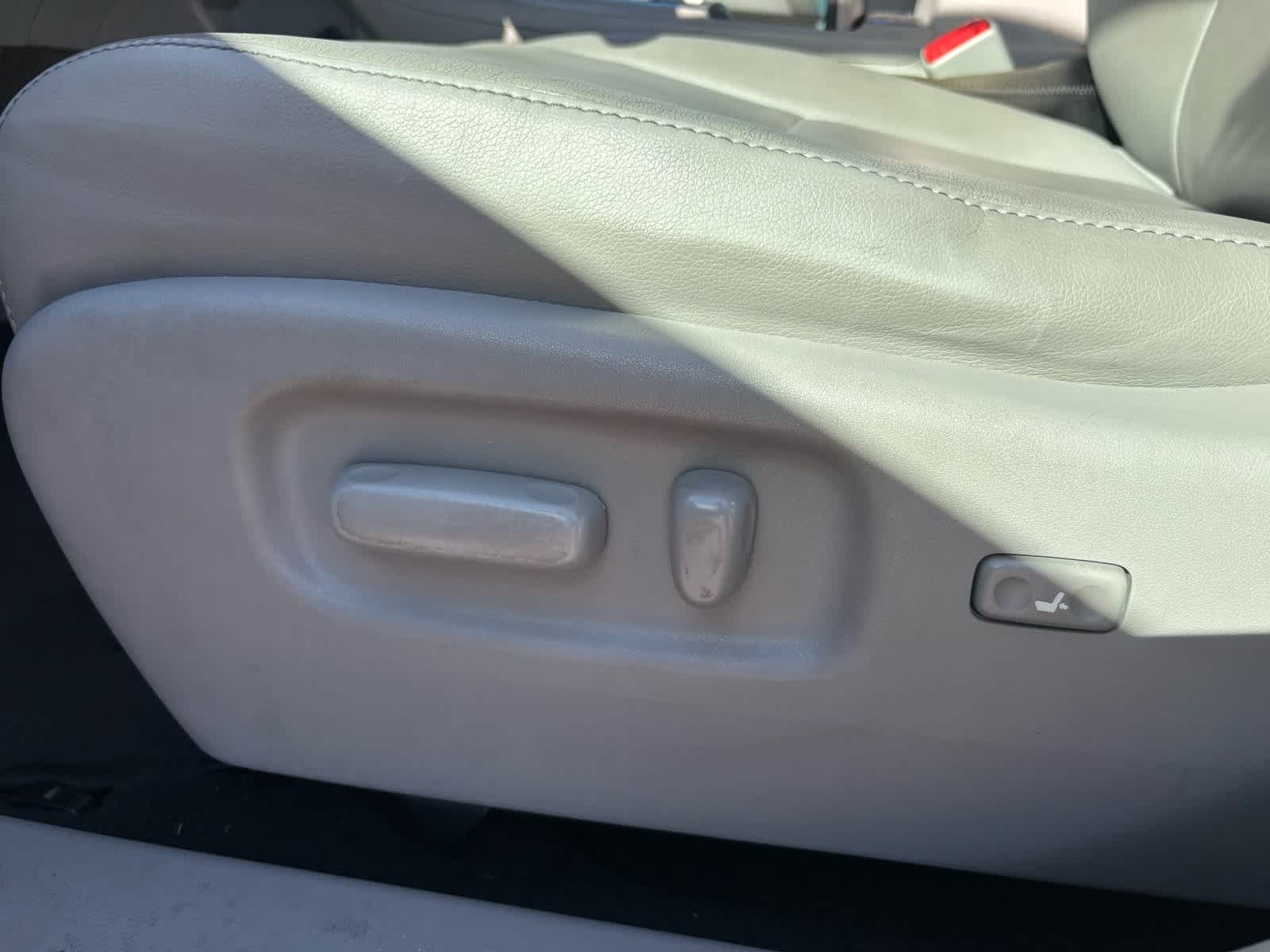 Thumbnail: 2012 Toyota Highlander - 16