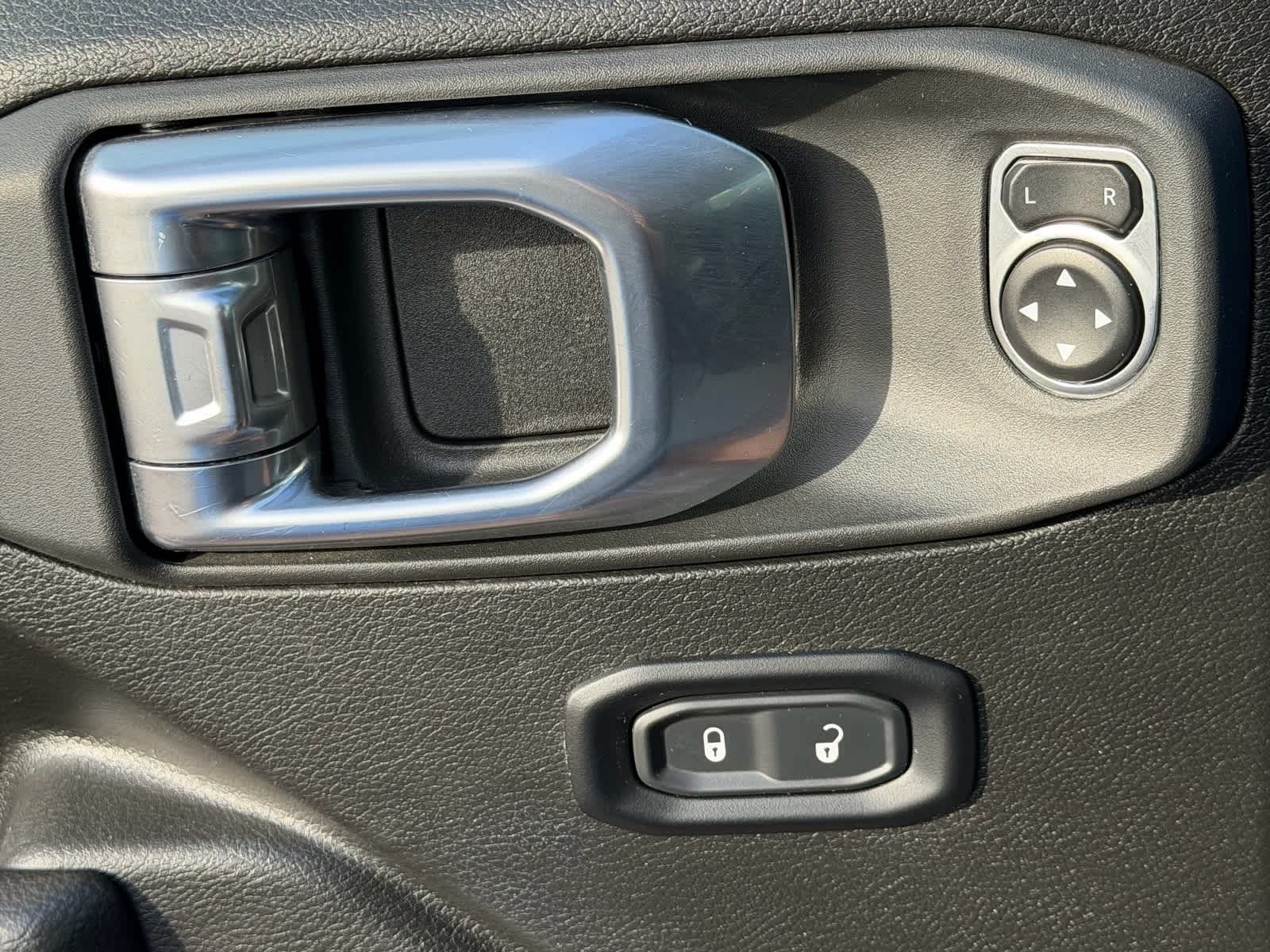 Thumbnail: 2025 Jeep Wrangler - 17