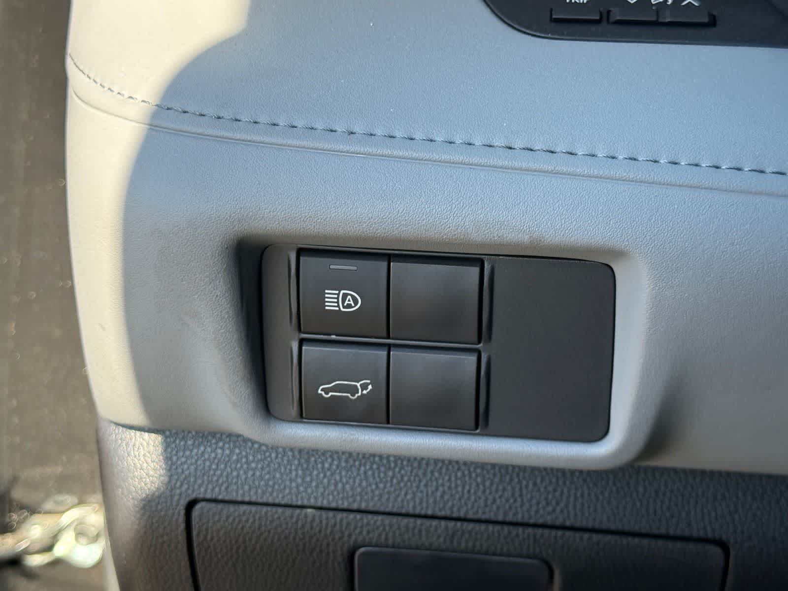 Thumbnail: 2022 Toyota Highlander - 18