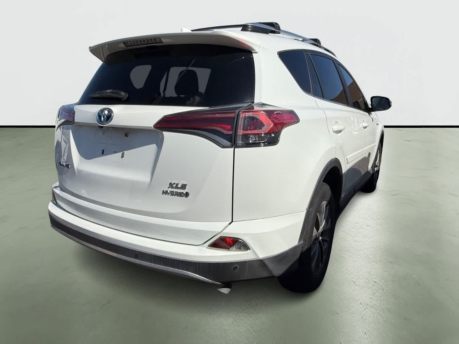 Thumbnail: 2017 Toyota RAV4 - 3