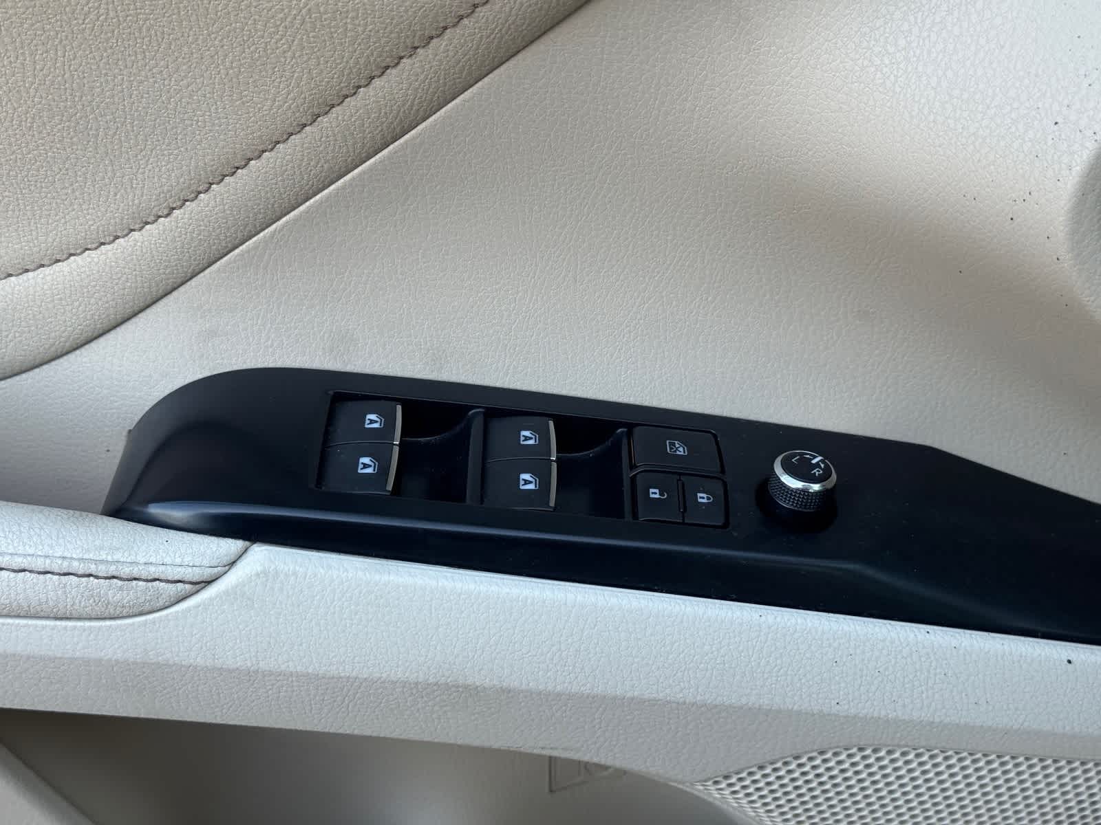 Thumbnail: 2018 Toyota Camry - 14