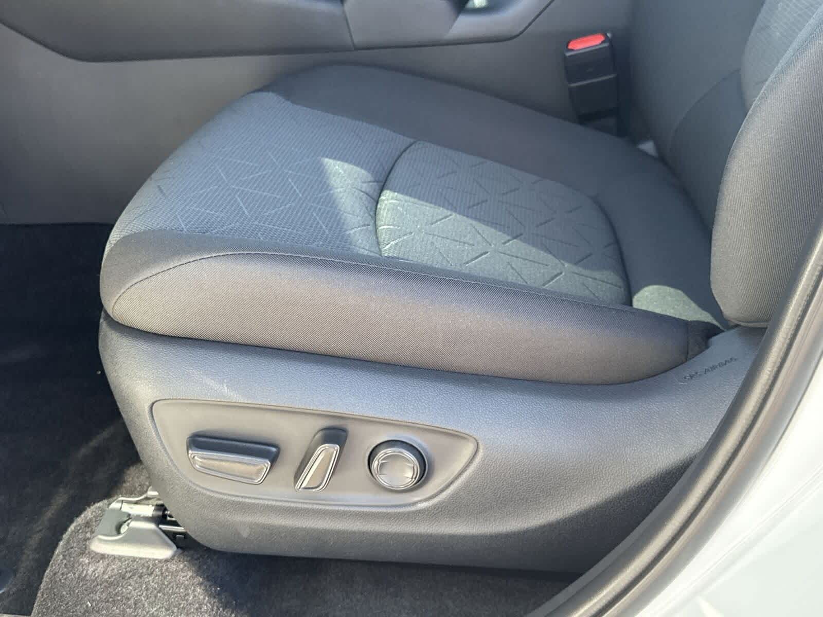 Thumbnail: 2025 Toyota RAV4 - 18