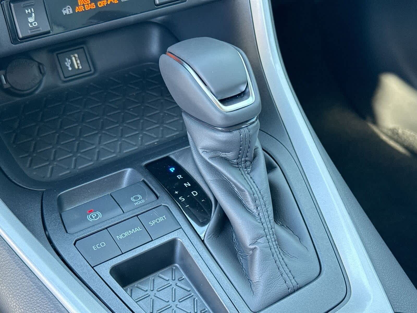 Thumbnail: 2025 Toyota RAV4 - 24