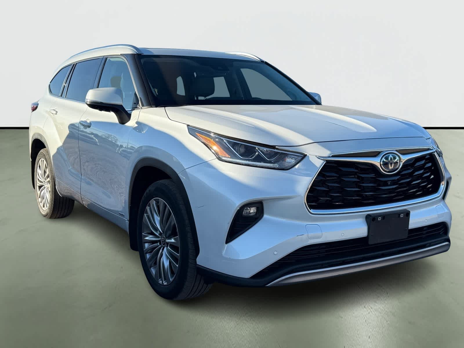 Thumbnail: 2023 Toyota Highlander - 5