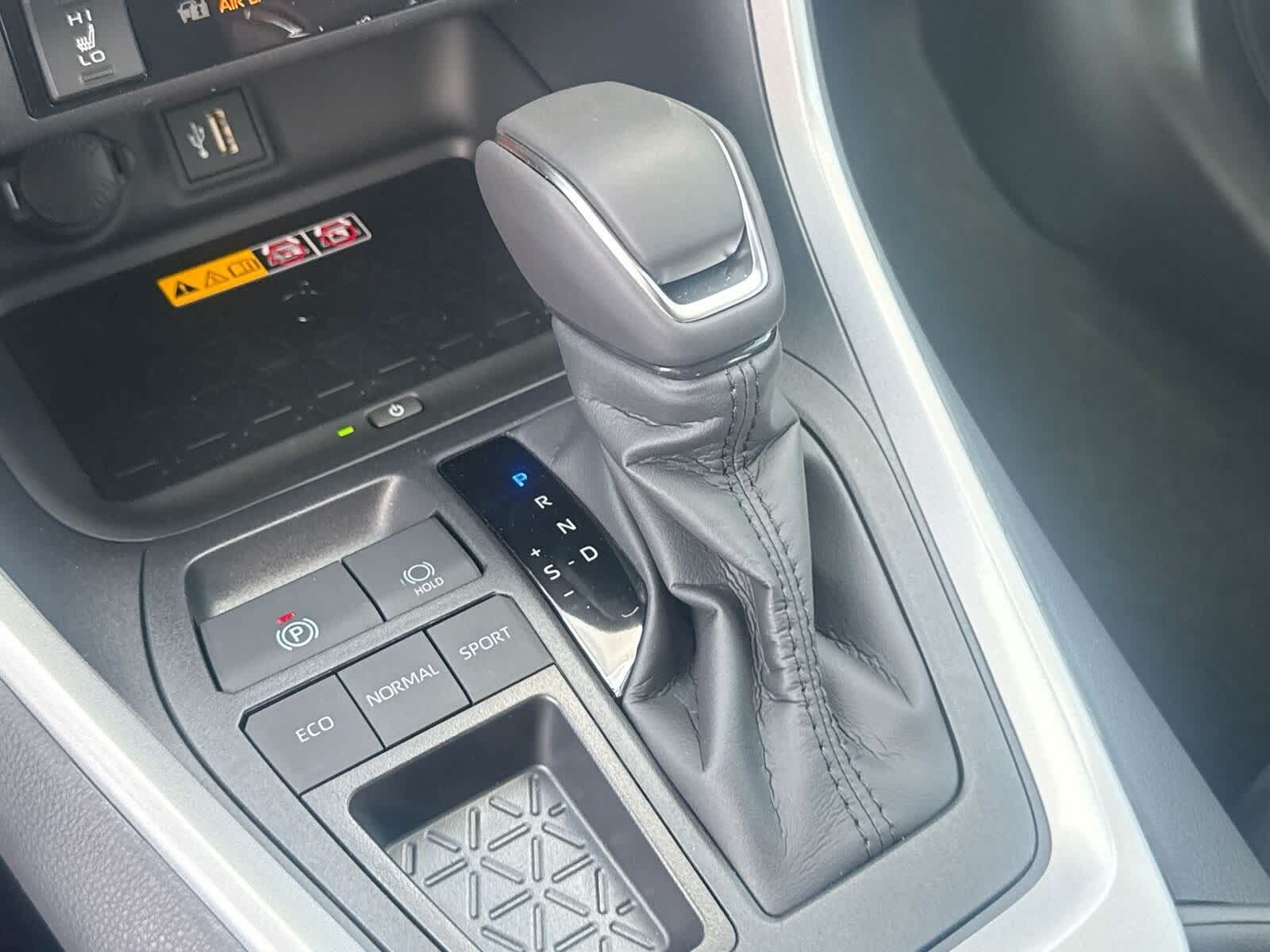 Thumbnail: 2025 Toyota RAV4 - 24