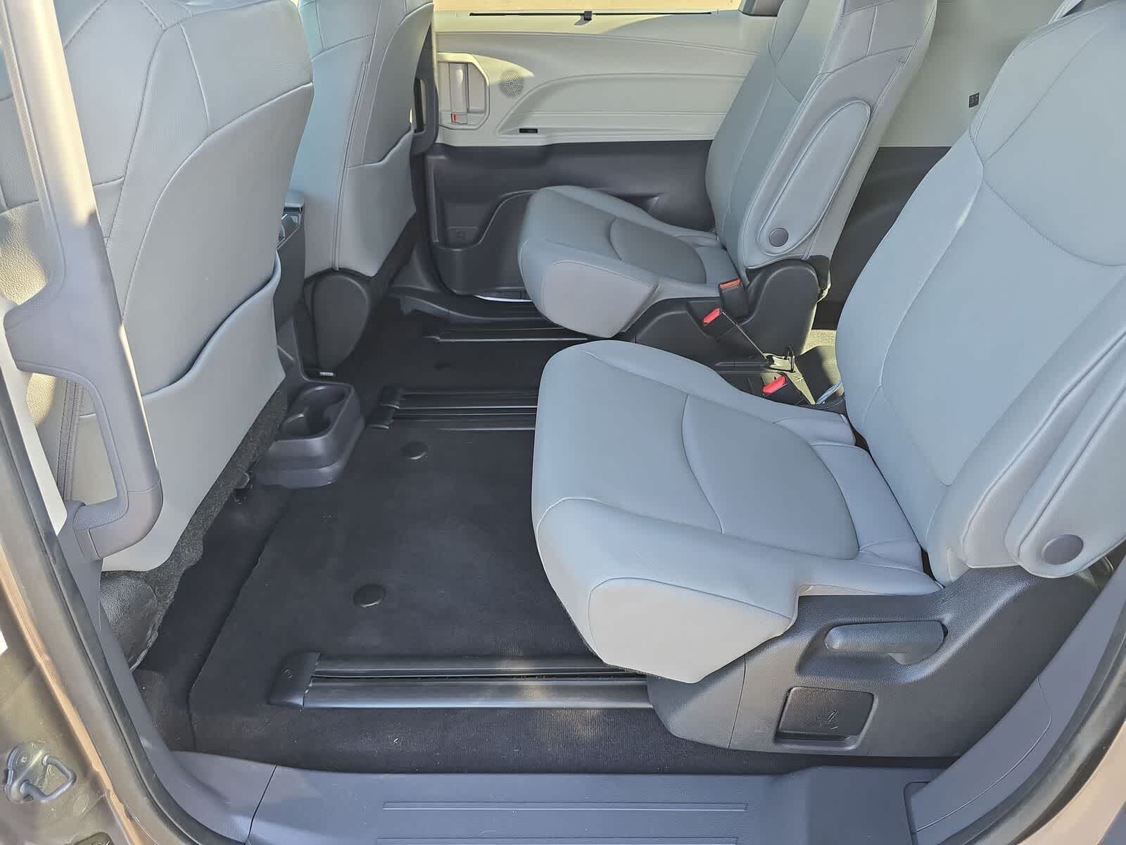 Thumbnail: 2024 Toyota Sienna - 14