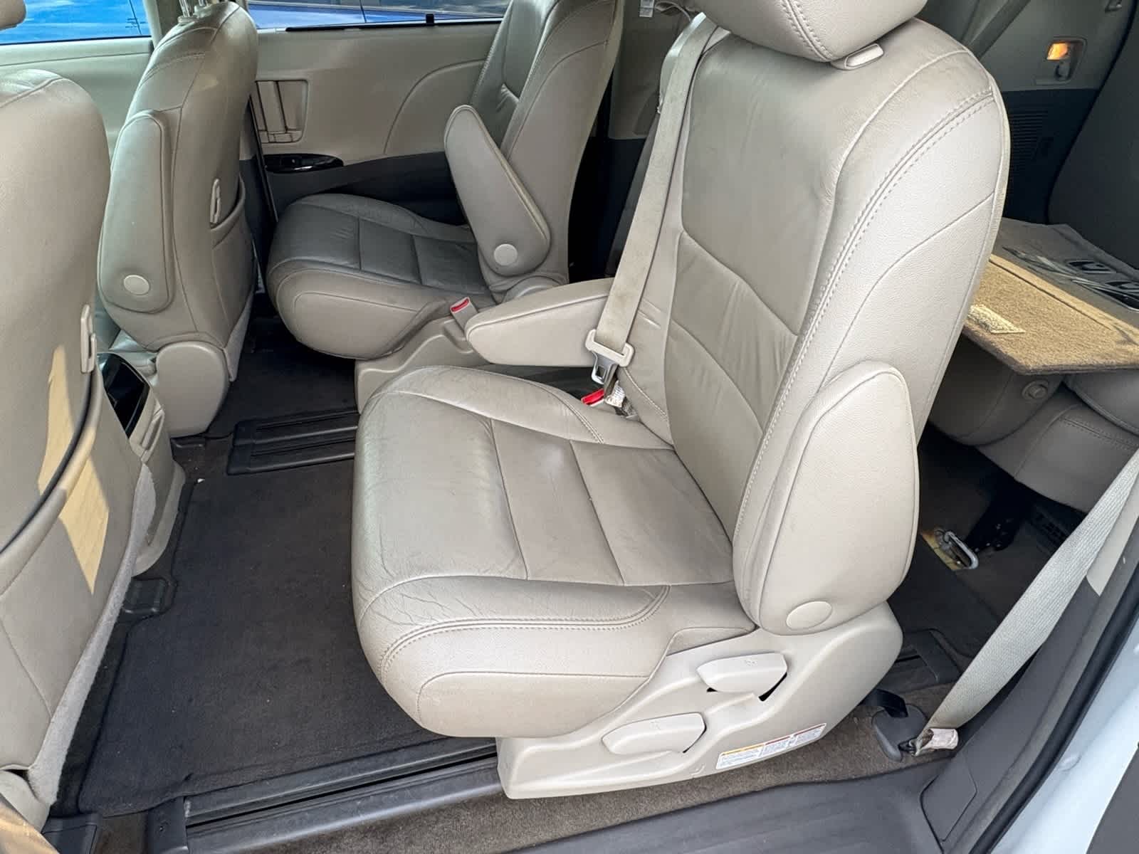 Thumbnail: 2017 Toyota Sienna - 8