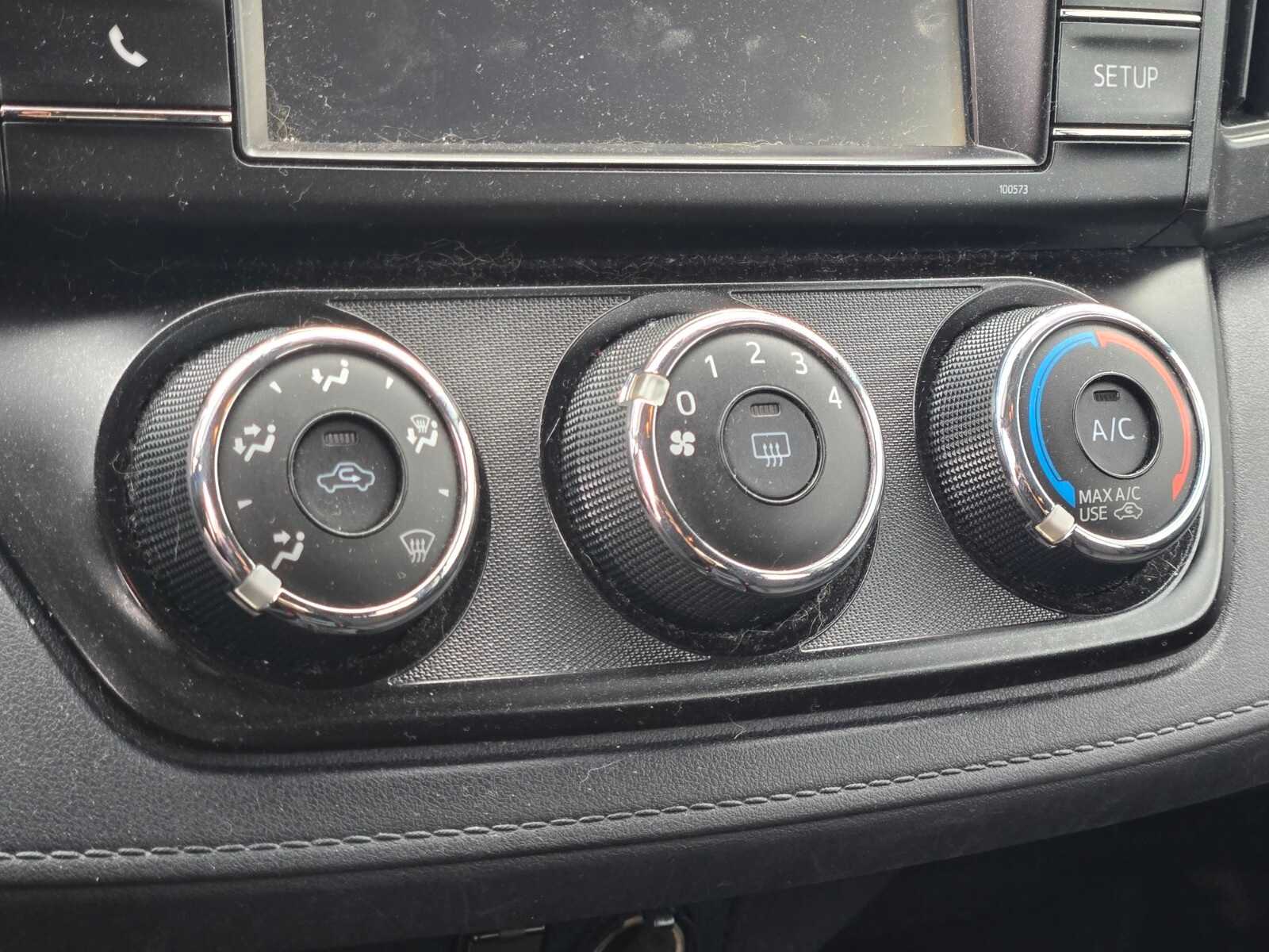 Thumbnail: 2018 Toyota RAV4 - 9