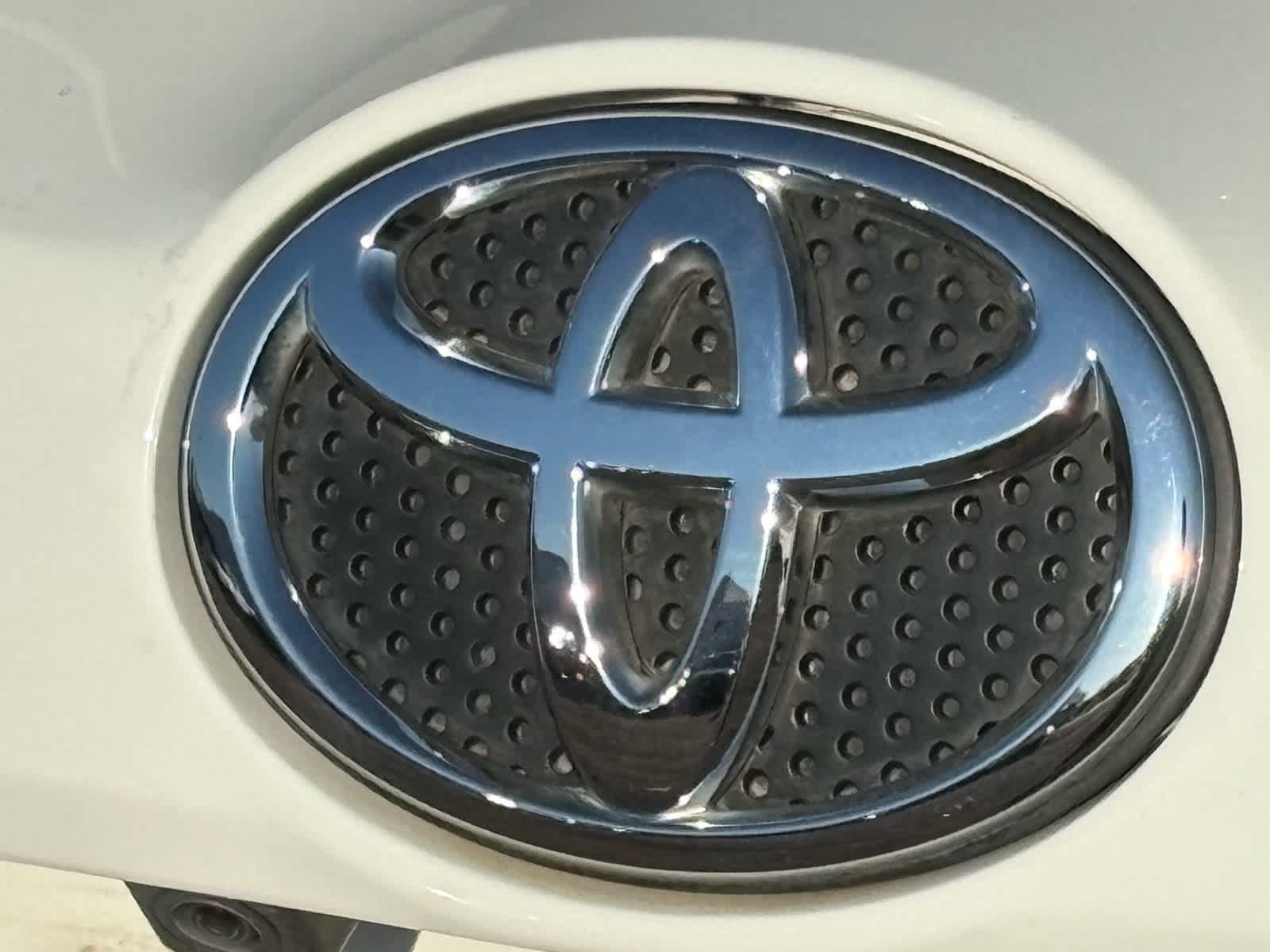 Thumbnail: 2018 Toyota RAV4 - 15